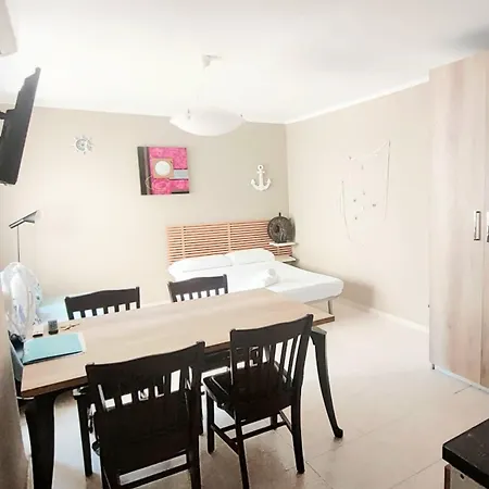 Apartamentosbiamar شقة